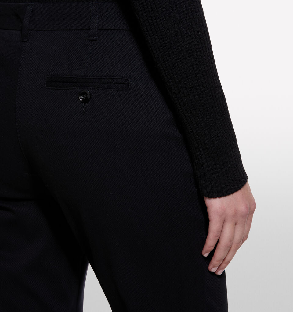 Pantalon chino noir de type cigarette - null - Noir | Sisley image number 5